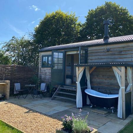 The Rabbit Warren Shepherd Hut Ketton Екстериор снимка