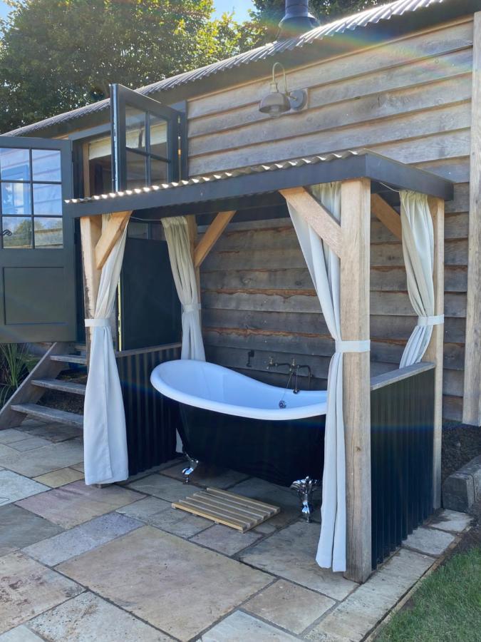 The Rabbit Warren Shepherd Hut Ketton Екстериор снимка