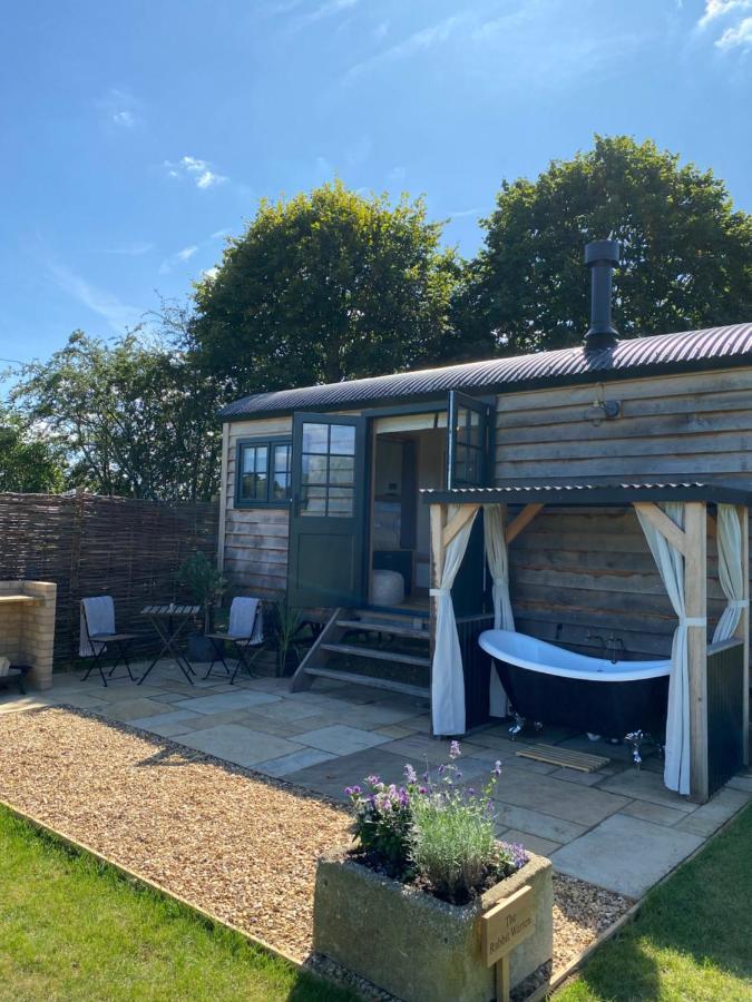 The Rabbit Warren Shepherd Hut Ketton Екстериор снимка